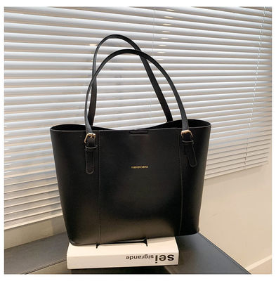 2024 Trendy Ladies' Fashion Shoulder Bags with Golden Chain and Single Handle
