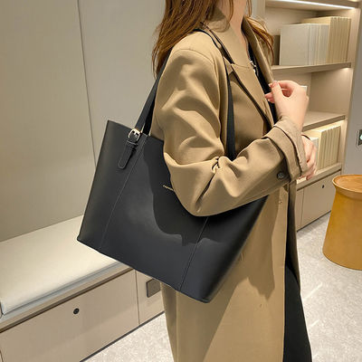 2024 Trendy Ladies' Fashion Shoulder Bags with Golden Chain and Single Handle