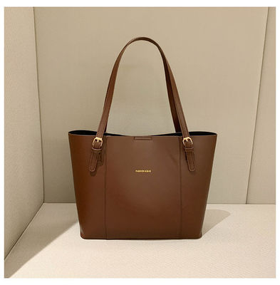 2024 Trendy Ladies' Fashion Shoulder Bags with Golden Chain and Single Handle