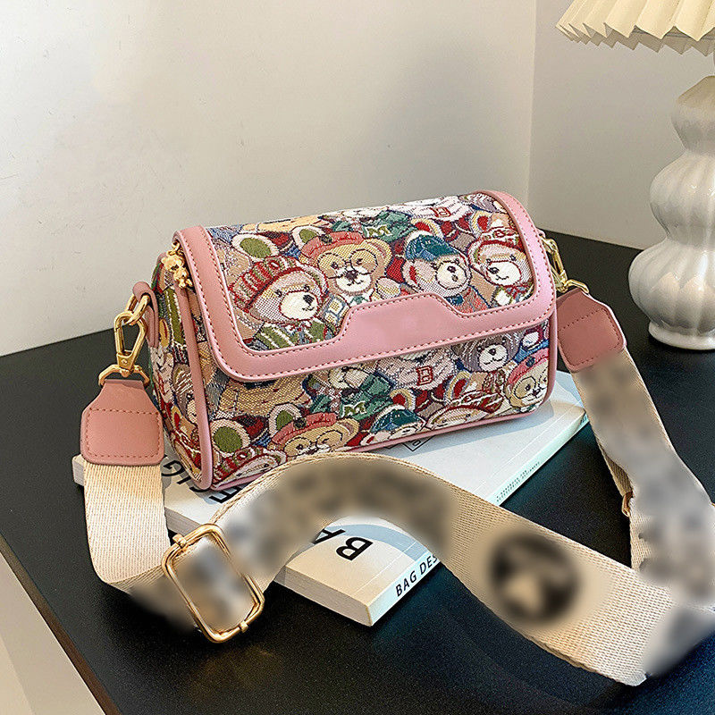 Polyester Lined Crossbody Handbag for Women Instagram-Worthy Cartoon Bear Design
