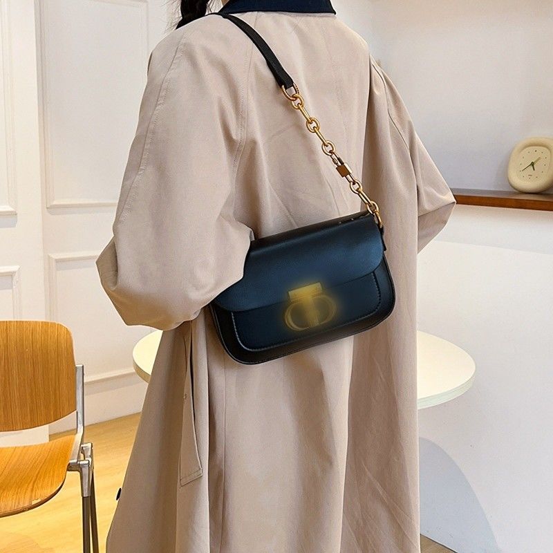 Fashionable Camera Bag Exquisitely Designed PU Leather Shoulder Bag for Vintage Style
