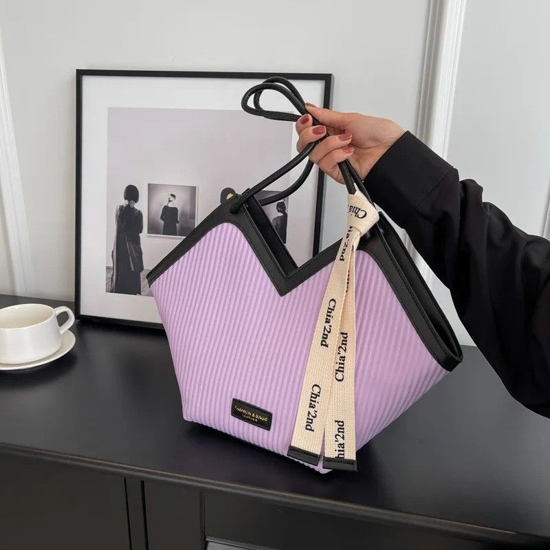 Stylish Tote Bags For Students Featuring Cashmere Lining Material And Lock Decoration