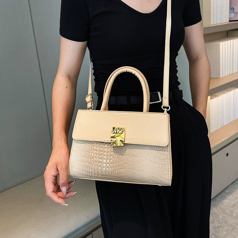 2023 Direct Casual Tote for Women Large Leather Handbag and Designer Shoulder Purse