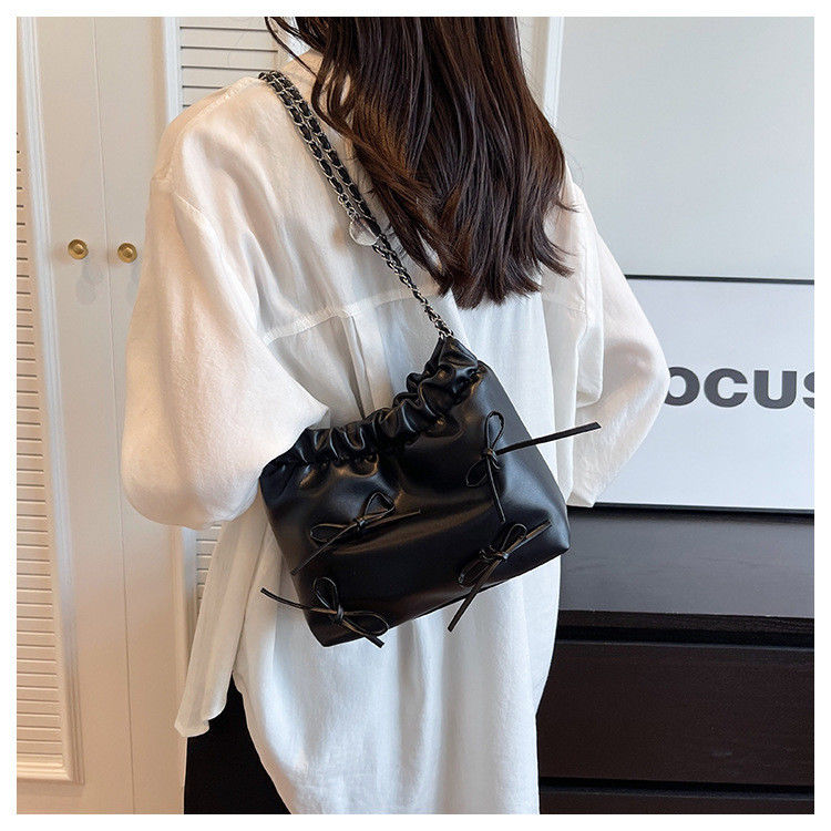 Seasonal Must-Have Minimalist Pleated Magnetic Bucket Handbags for Ladies in 4 Colors